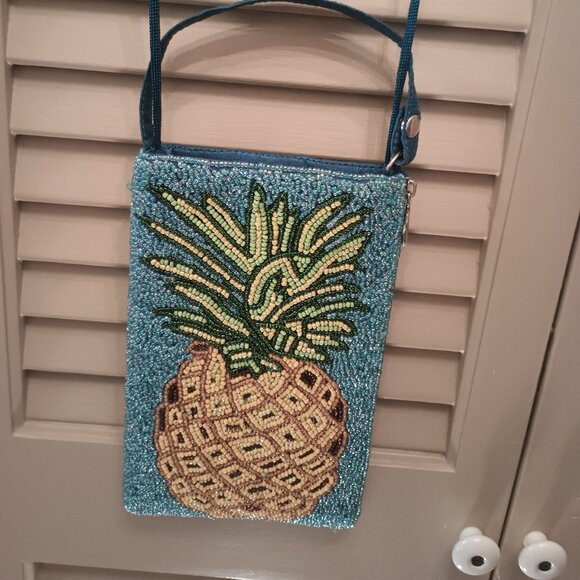 Pineapple Hand Beaded Fashion Cellphone bag. - Picture 1 of 4